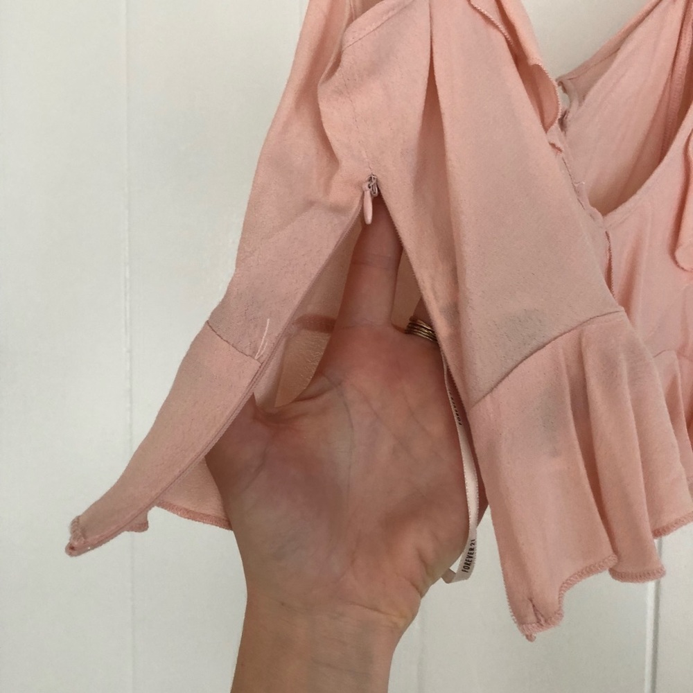 Super cute top ✨ - Picture 7 of 8